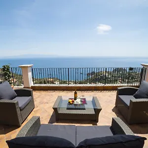 Sofia , Taormina Italia